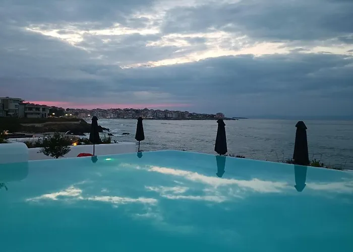 Sea Sense Boutique & Relax Zone מלון